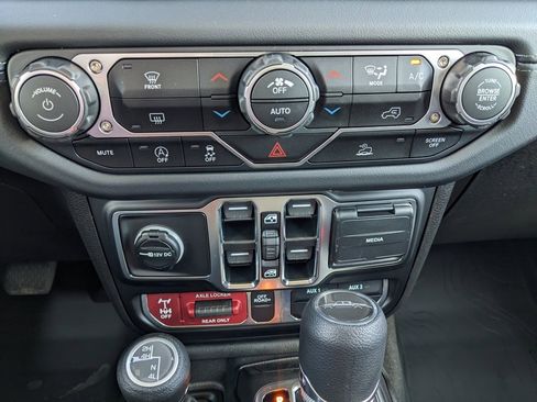 New 2026 Jeep Gladiator Mojave image 32