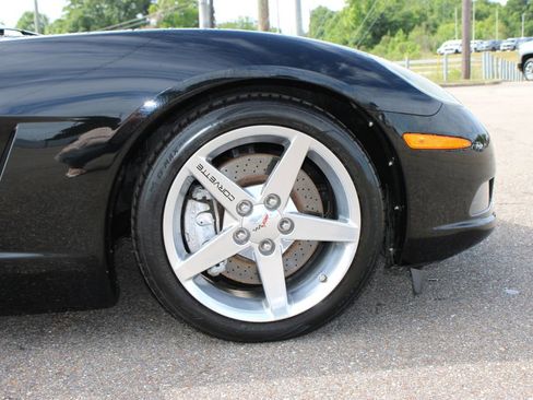 Used 2005 Chevrolet Corvette Coupe w/ Preferred Equipment Group RWD image 5