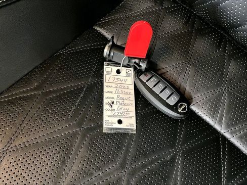 Used 2022 Nissan Rogue Platinum w/ Head-Up Display Package image 10