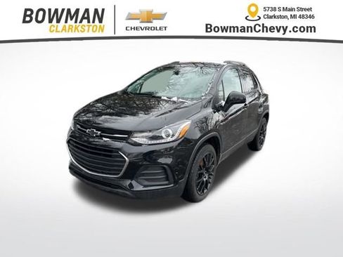 Used 2022 Chevrolet Trax LT w/ Midnight Edition image 1