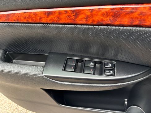 Used 2011 Subaru Outback 2.5i Limited image 12