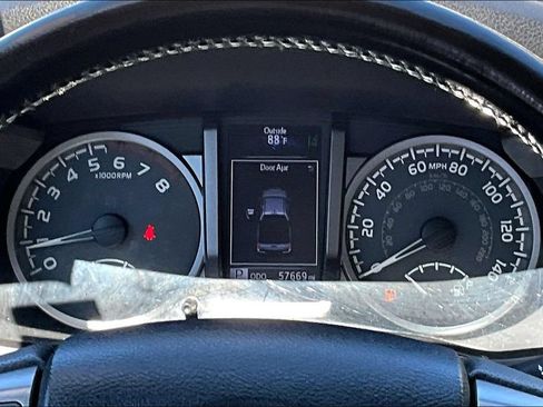 Used 2018 Toyota Tacoma SR5 RWD image 13