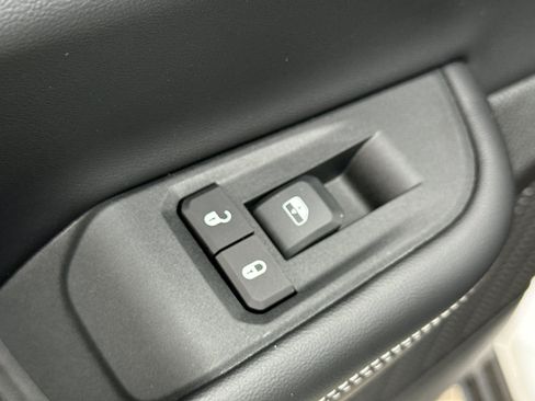 New 2025 Jeep Grand Cherokee L Altitude image 30