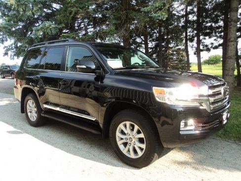 Used 2017 Toyota Land Cruiser image 4