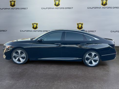 Used 2020 Honda Accord Touring image 2