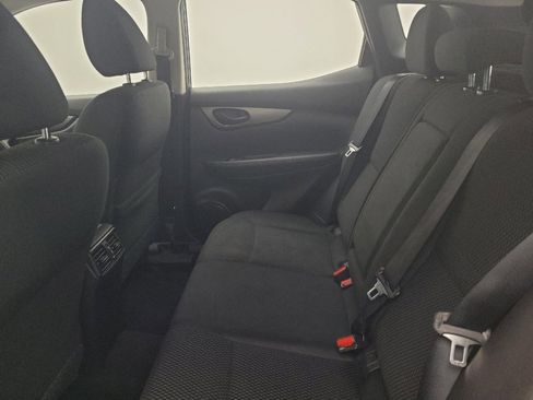 Used 2019 Nissan Rogue Sport S image 18