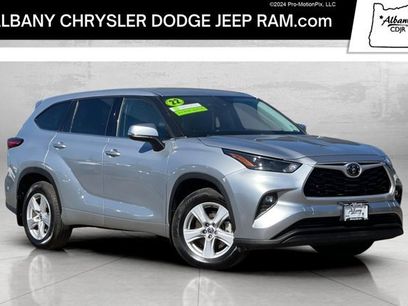 Used 2022 Toyota Highlander LE