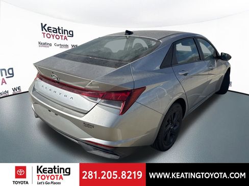 Used 2023 Hyundai Elantra SEL image 7