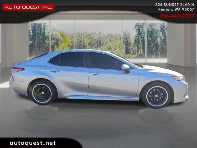 Used 2018 Toyota Camry SE FWD image 4