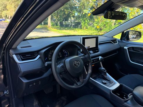 Used 2025 Toyota RAV4 LE image 28