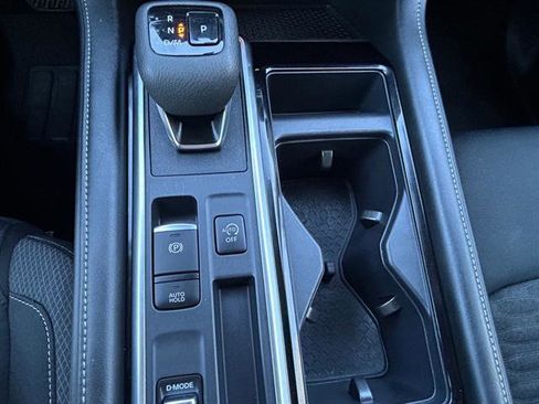 Used 2025 Nissan Pathfinder SV image 13