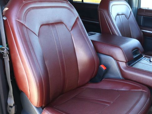 Used 2024 Ford Expedition Limited image 20