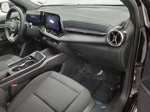 Used 2025 Chevrolet Equinox LT w/ Safety and Technology Package image 12