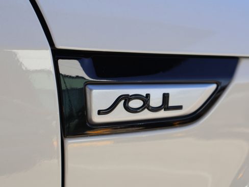 Used 2018 Kia Soul ! image 9