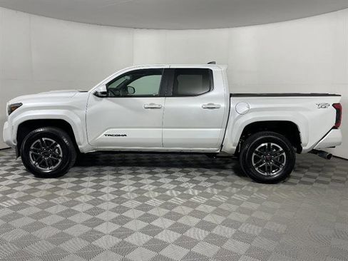 Certified 2025 Toyota Tacoma TRD Sport image 4
