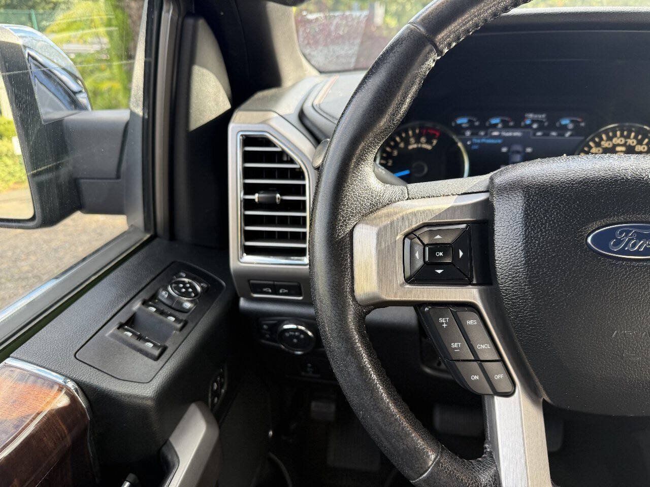 Used 2015 Ford F150 Platinum w/ Technology Package AWD/4WD image 21