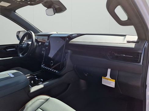 New 2026 GMC Yukon XL AT4 image 14