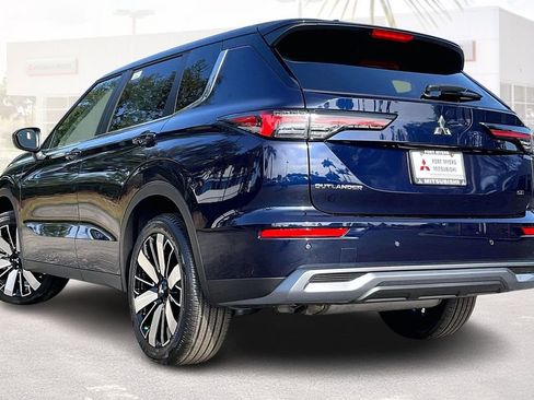 New 2026 Mitsubishi Outlander SE FWD image 3