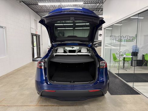 Used 2024 Tesla Model Y Long Range AWD/4WD image 17
