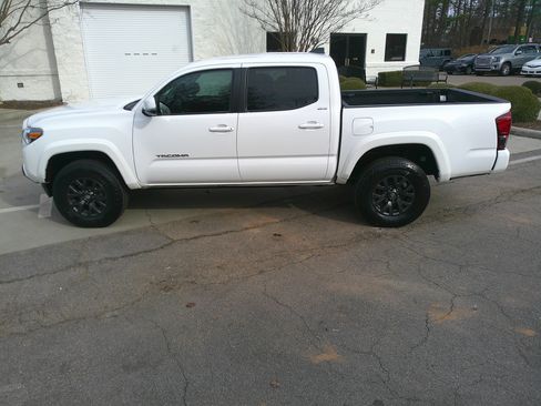 Used 2023 Toyota Tacoma SR5 image 8