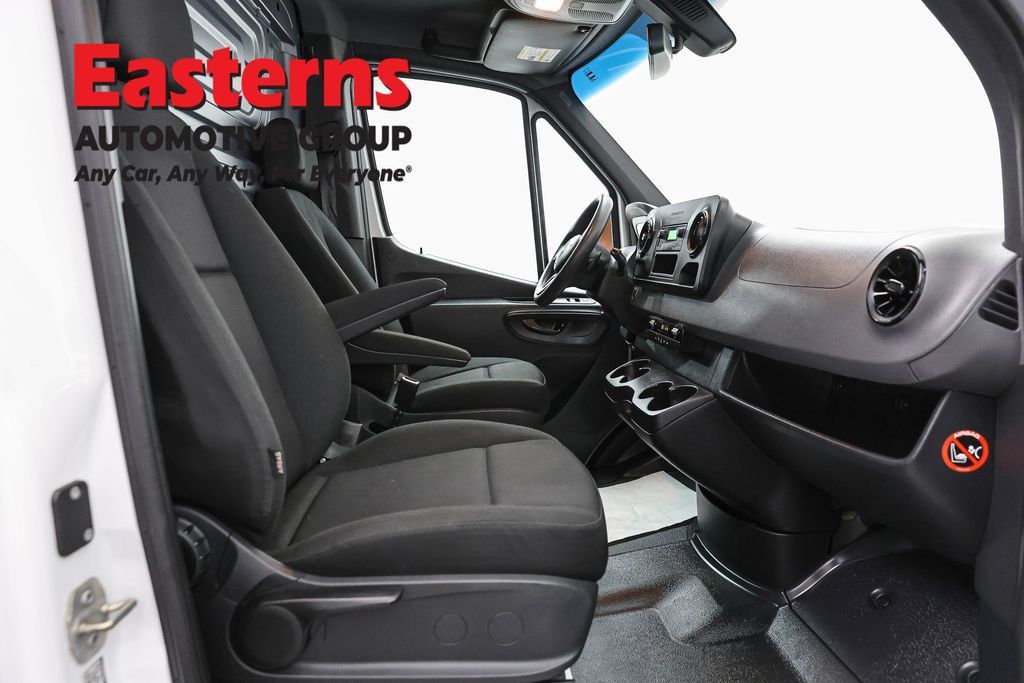 Used 2019 Freightliner Sprinter 2500 RWD image 21
