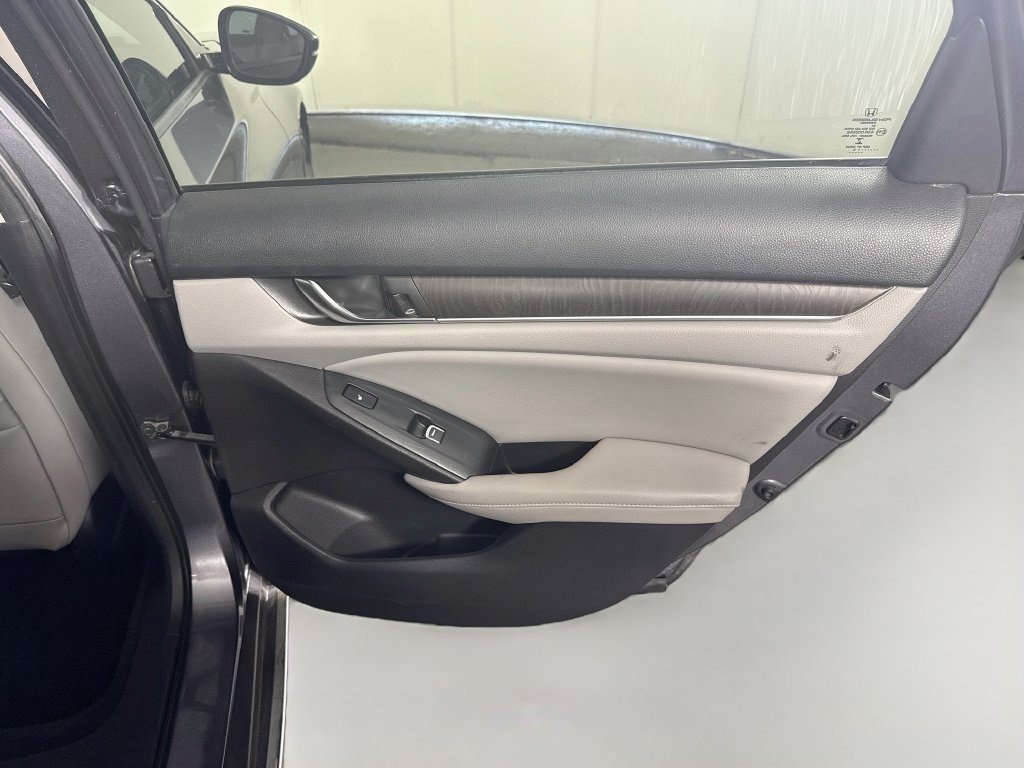 Used 2018 Honda Accord Touring image 27