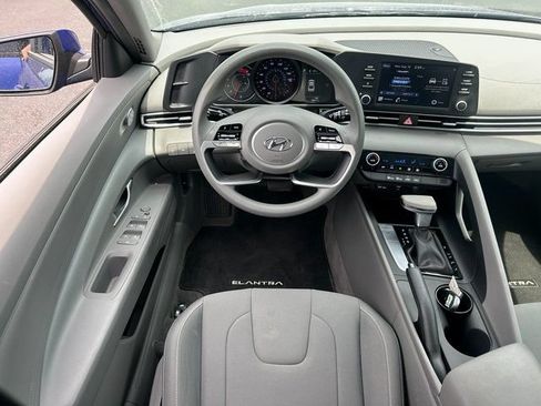 Used 2023 Hyundai Elantra SEL w/ Preferred Accessory Package FWD image 26