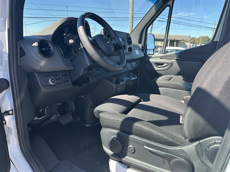 Used 2026 Mercedes-Benz Sprinter 2500 w/ Dashboard Charging Package image 2