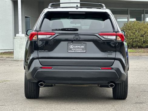 Used 2023 Toyota RAV4 XLE Premium image 8