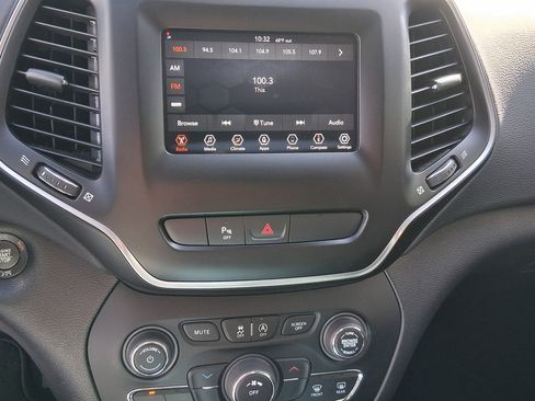 Used 2020 Jeep Cherokee Latitude Plus image 12