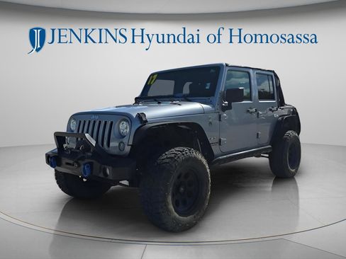 Used 2017 Jeep Wrangler Unlimited Sahara AWD/4WD image 11