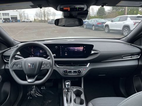 Used 2025 Buick Envista Preferred image 33