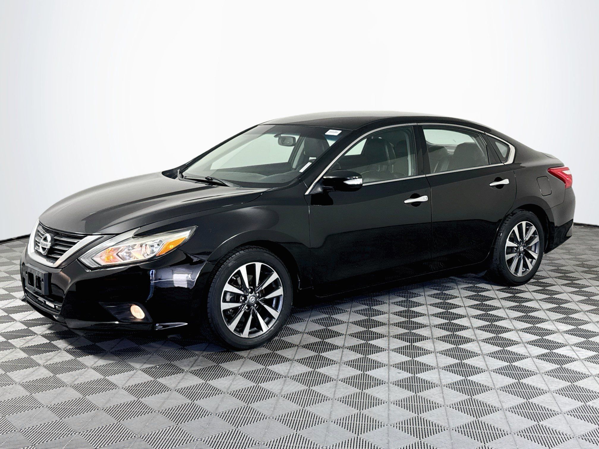 Used 2017 Nissan Altima 2.5 SL FWD image 4