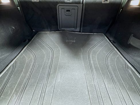 Used 2021 Maserati Levante image 34