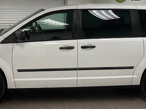 Used 2016 Dodge Grand Caravan American Value Package w/ UConnect Hands-Free Group image 8