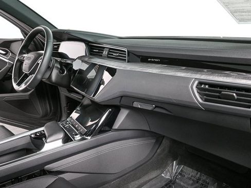 Used 2024 Audi Q8 e-tron Premium image 25