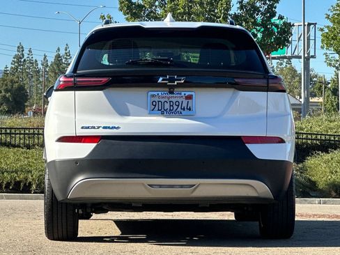Used 2022 Chevrolet Bolt EUV LT w/ Convenience Package FWD image 5