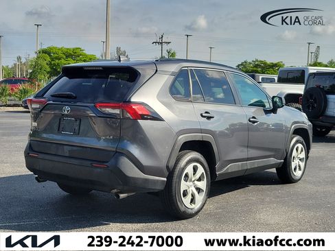 Used 2021 Toyota RAV4 LE FWD image 6