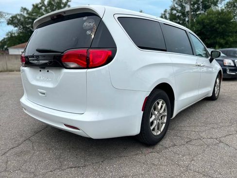 Used 2023 Chrysler Voyager LX FWD image 5