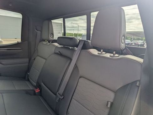 Used 2023 Chevrolet Silverado 1500 ZR2 w/ Technology Package AWD/4WD image 29