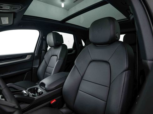 Certified 2026 Porsche Cayenne AWD/4WD image 16