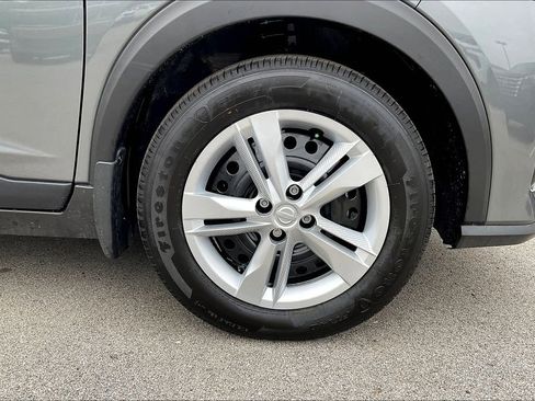 New 2025 Nissan Kicks Play S image 18