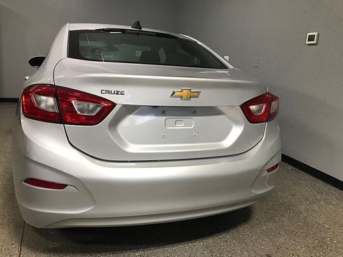 Used 2019 Chevrolet Cruze LS w/ LS Fleet Convenience Package FWD image 4