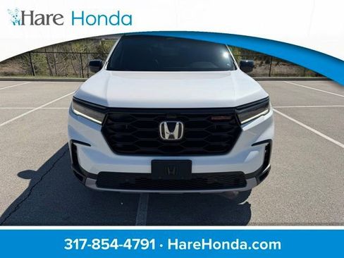 Certified 2024 Honda Pilot TrailSport image 7