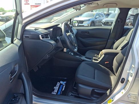 Used 2025 Toyota Corolla LE FWD image 14