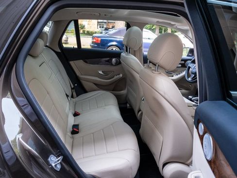 Used 2017 Mercedes-Benz GLC 300 4MATIC image 30