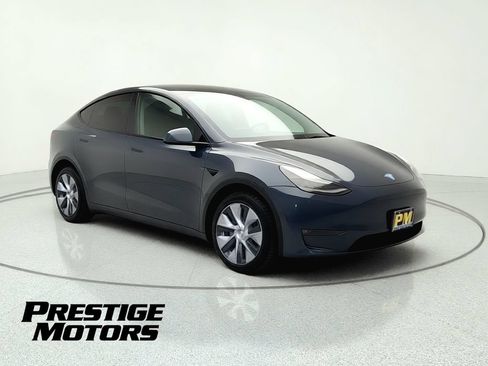 Used 2023 Tesla Model Y Long Range AWD/4WD image 1