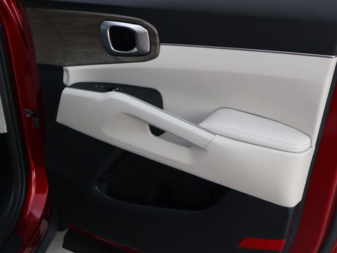 Used 2023 Kia Sorento EX w/ Panoramic Sunroof Package image 17