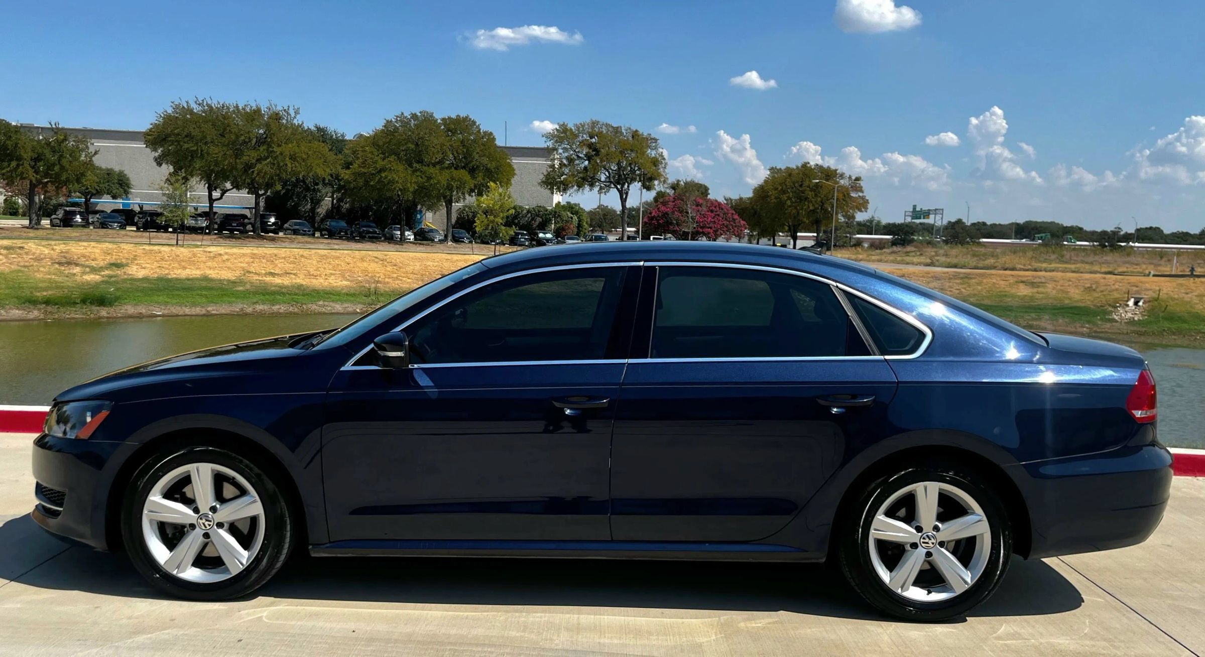 Used 2013 Volkswagen Passat 2.5 SE FWD image 9