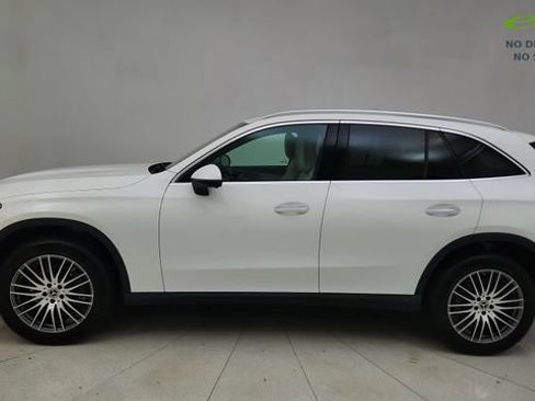 Used 2025 Mercedes-Benz GLC 300 4MATIC image 10